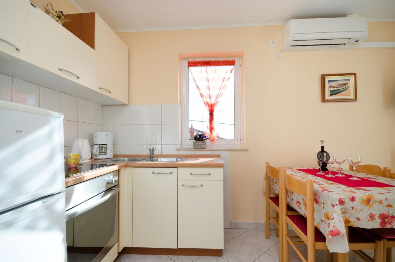 Apartments Marijana Banjol Exterior foto