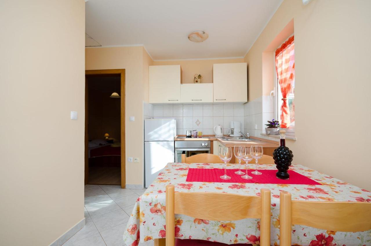 Apartments Marijana Banjol Exterior foto